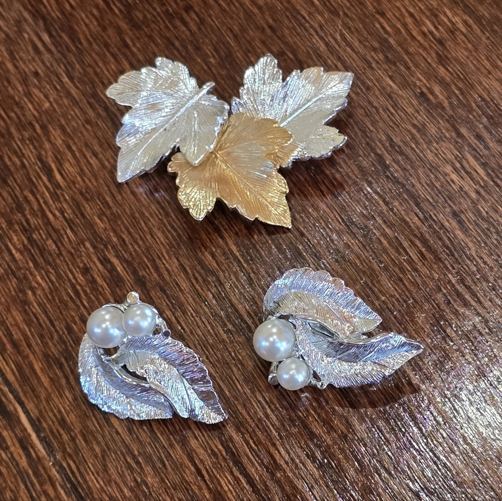 Sarah Coventry Silver Splendor Faux Pearl Clip Earrings Maple Leaf Brooch Set